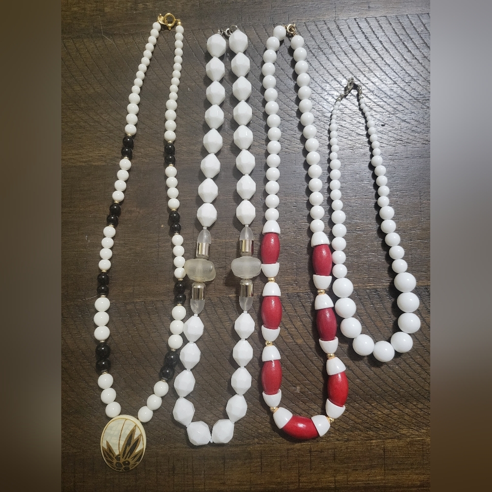 Elegant White and Red Beaded Necklace